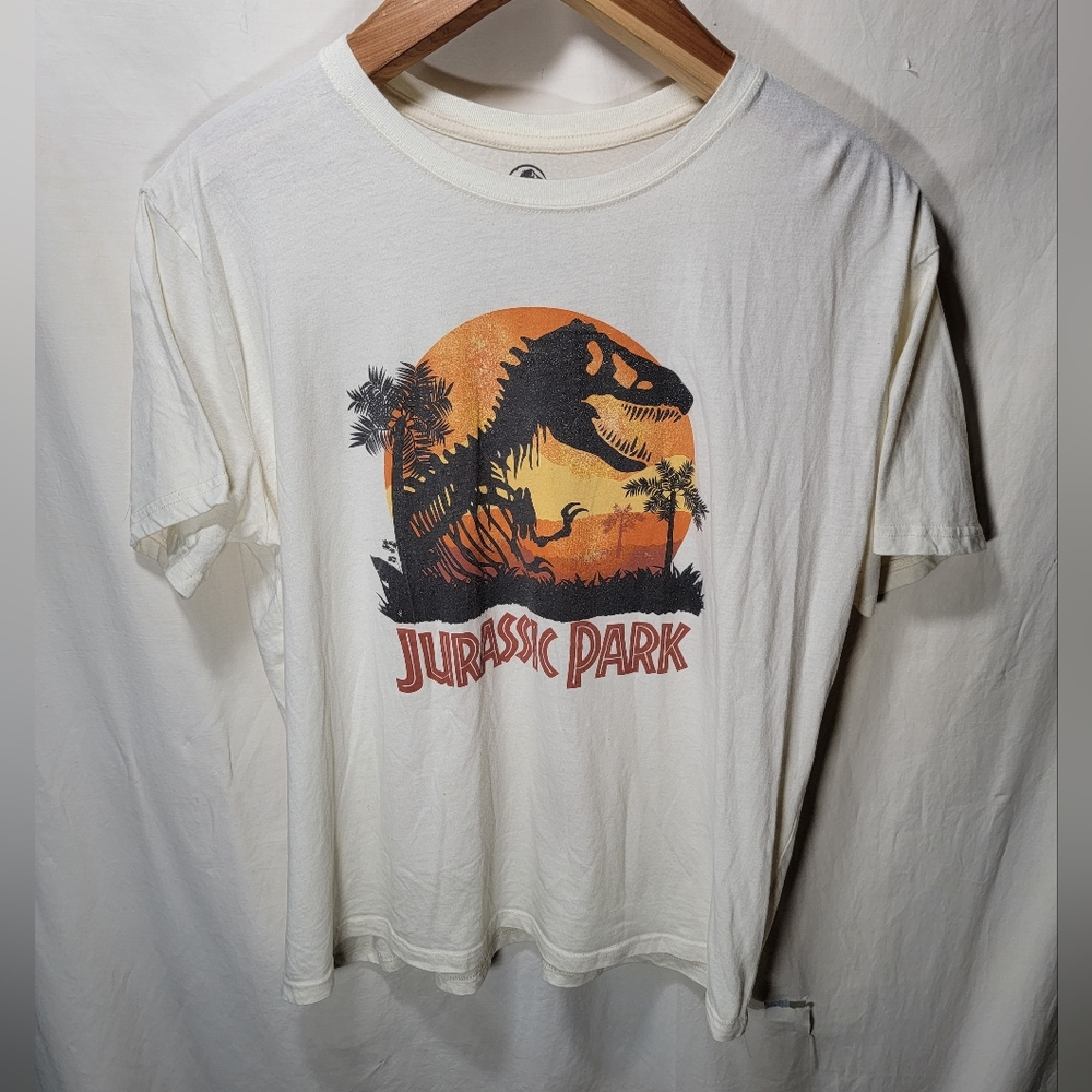 Jurassic Park logo Ivory crew neck t-shirt size 2X in great shape, T-REX!!!